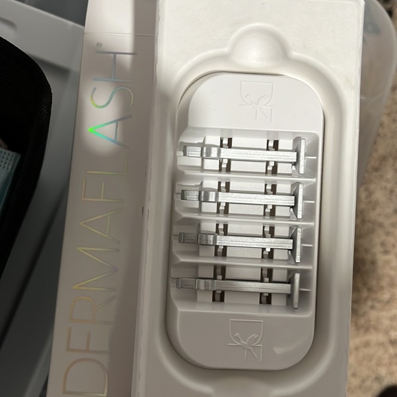 Dermaflash - Picture 3 of 3